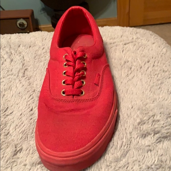 Red vans - Picture 1 of 3